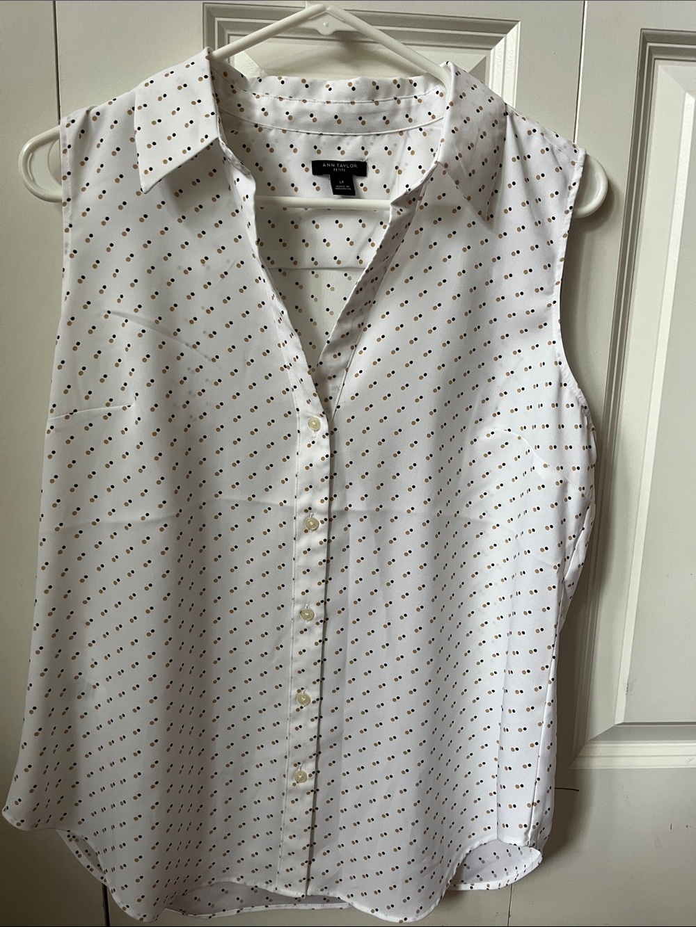 Ann Taylor White Sleeveless Button-Down Blouse with Brown Dot Print